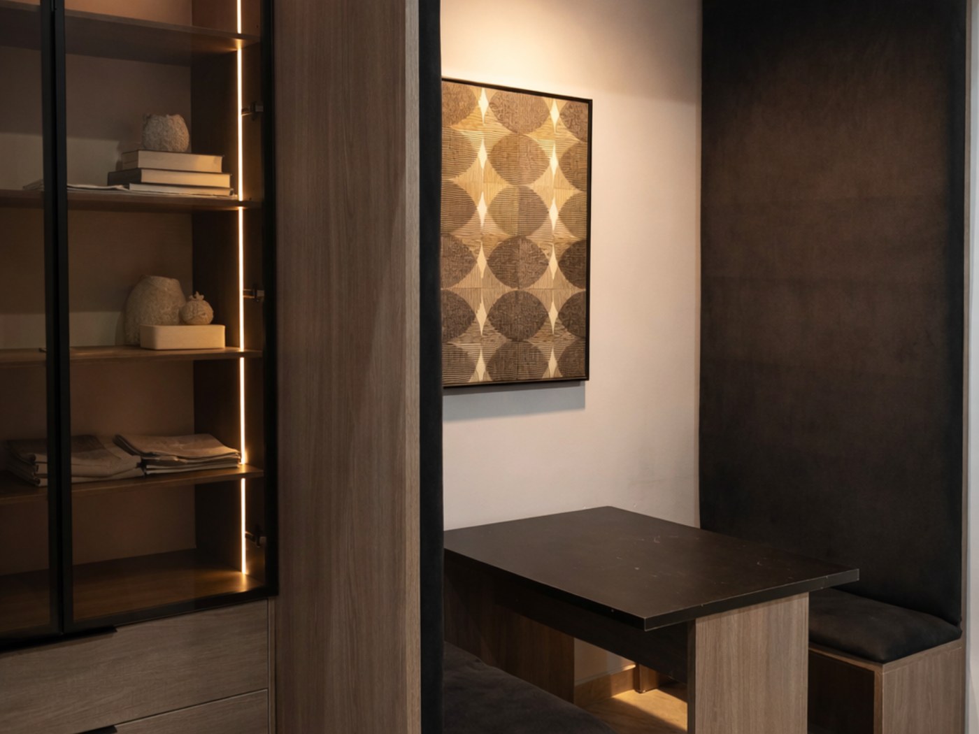 Built-in Dining & Display Feature — Lagos photo 2